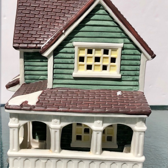 Porcelain Lighted House, Christmas Village - Picture 5 of 12